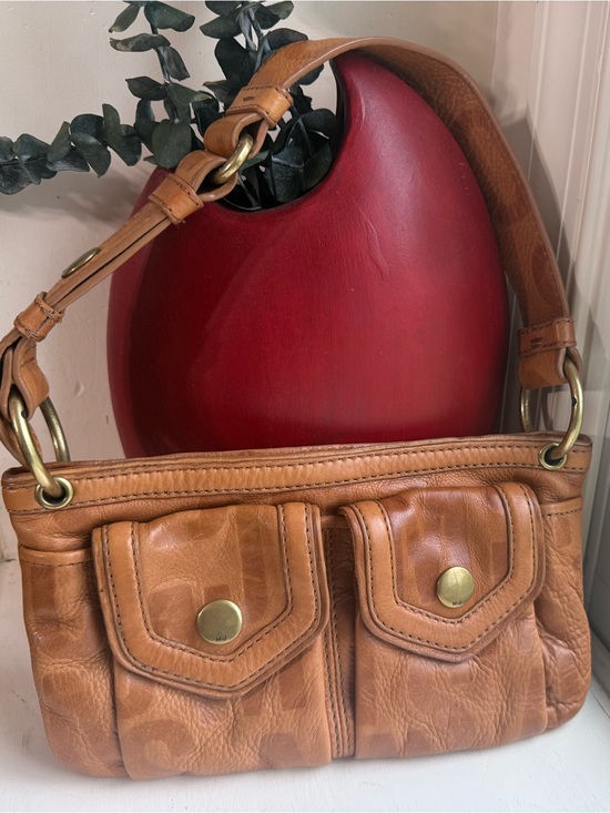 Marc Jacobs Handbags - Vintage Marc Jacobs Tan Leather Dual-Pocket Shoulder Bag